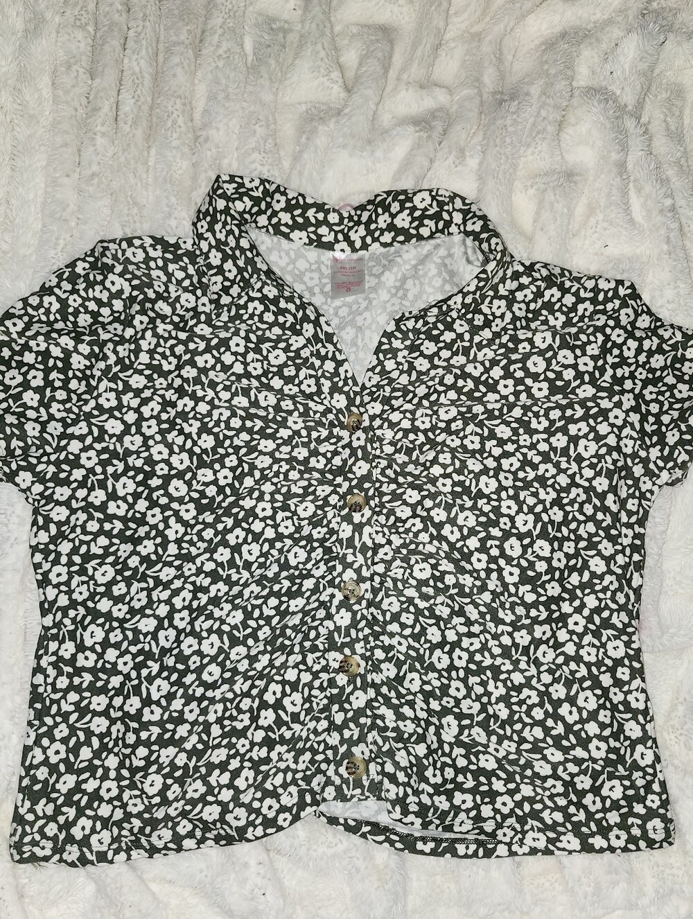 NO BOUNDRIES Green & White Floral Button-Up Crop Top